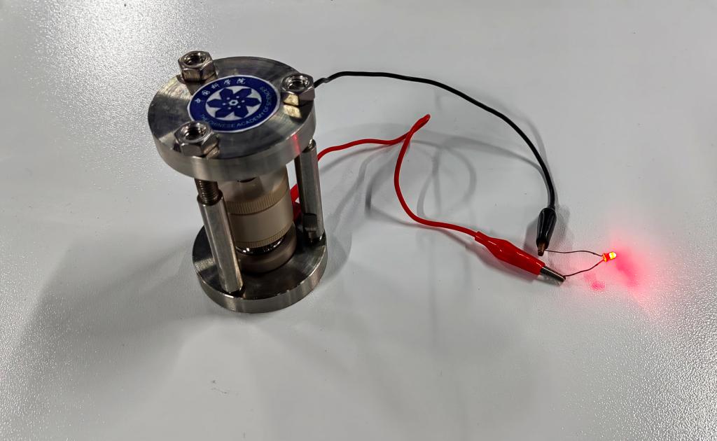 我国科研团队研发出新型氢负离子原型电池